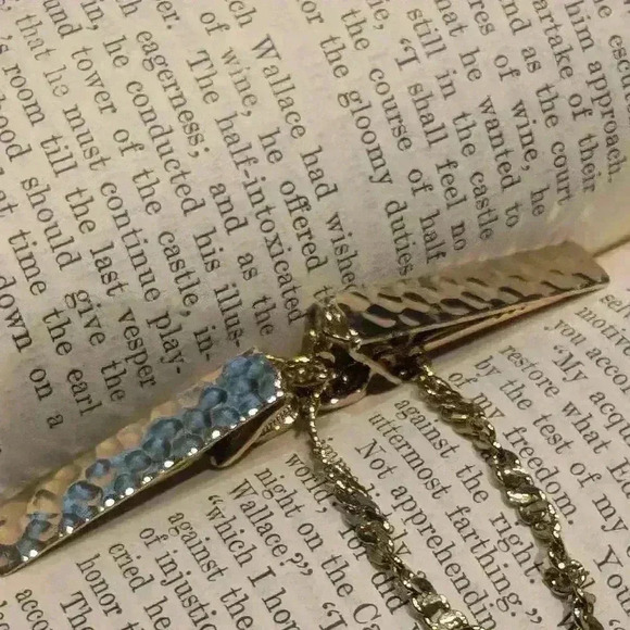 Vintage goldtone sweater clips - Picture 5 of 9